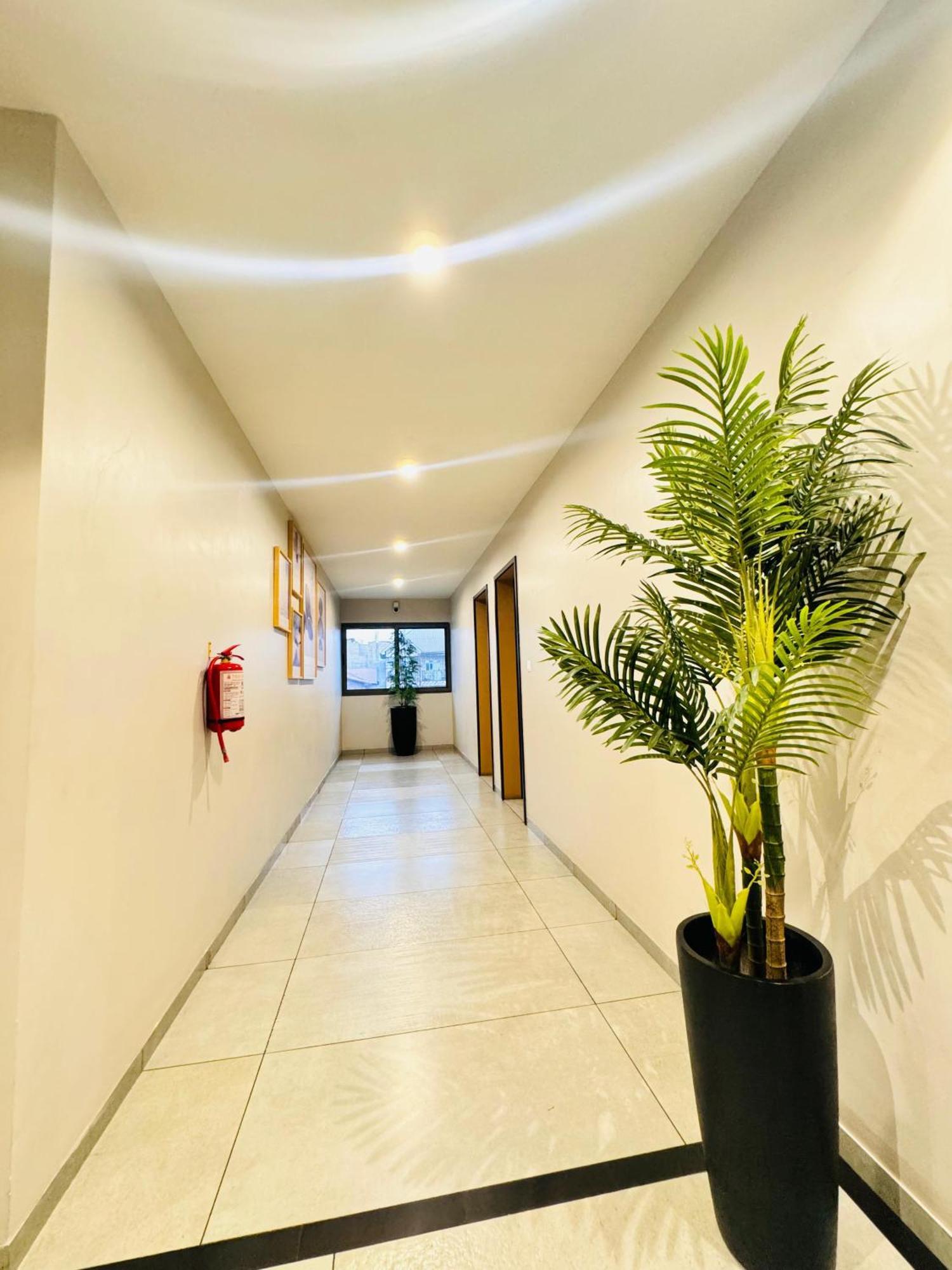 Ixoras Hotel Lemba Kinshasa Luaran gambar